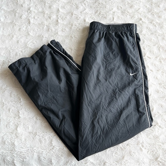 Nike Track Pants Womens Medium 31x30 Black Athletic Dept Y2K Windbreaker Warm Up - Picture 1 of 14